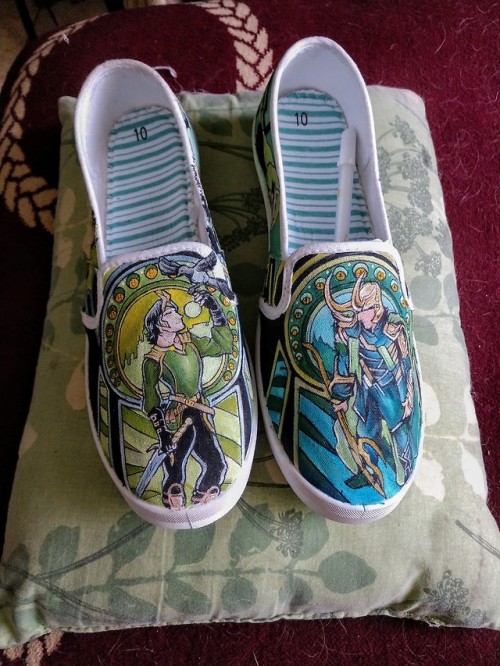 d20-darling: damn-this-pool: Painted some Loki shoes for @nopennamesleft ! If any of you want to pla