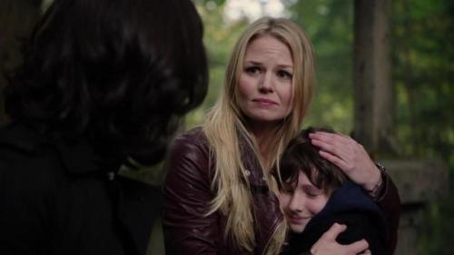 I so fucking love this cute little face that Regina does for Emma in this scene