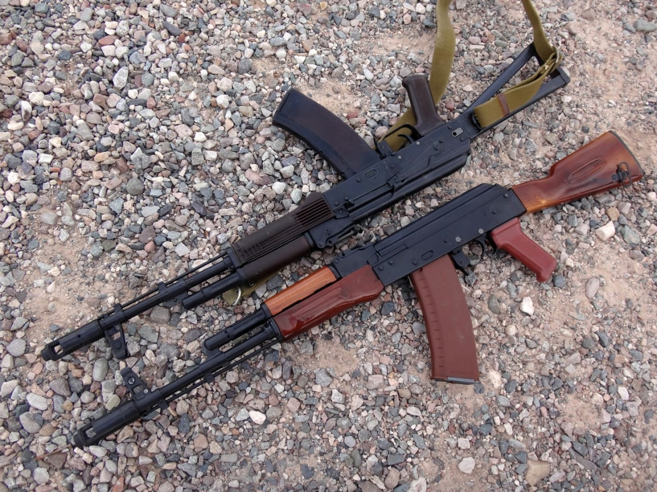 just-remington: Izhvesk AKS-74N &amp; Bulgarian AK-74