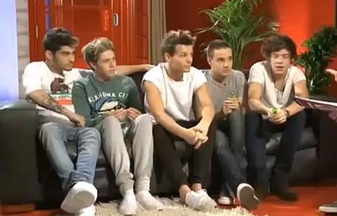 littleblackdress93:“do you want another chair”“no we are okay”