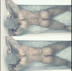 iloveazz89:  www.iloveazz89.tumblr.com  To submit pics send them