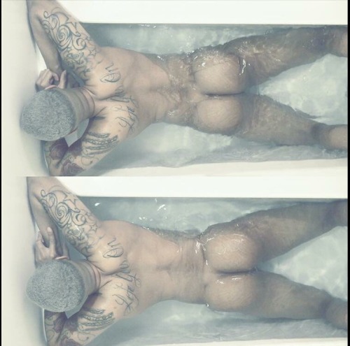iloveazz89:  www.iloveazz89.tumblr.com  To submit pics send them to KIK: TOPJERZEE or email them to topjerzee@yahoo.com.
