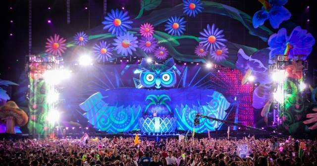 tesk187:  electrictink:  EDCkineticFIELD 2007-2015  Oh, How i miss the old stage