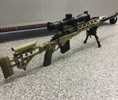 gunsngear:The new USMC Scout Sniper Rifle - the M40A6Need. 