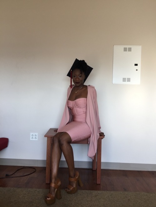 90svigilante: lostqueenlostqueen: I graduated yall! Congrats