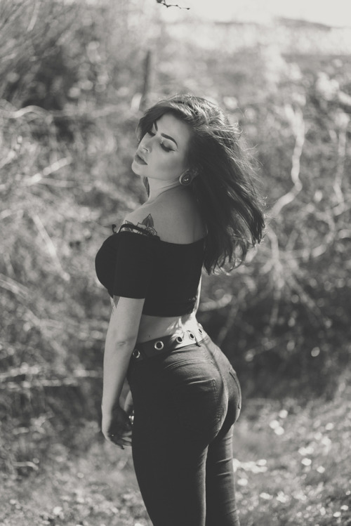 hellyesdianevulpine:  Model: Diane Vulpine