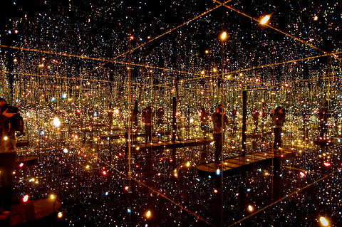 lapetitemangue:  Yayoi Kusama’s “Fireflies on the Water” light installation