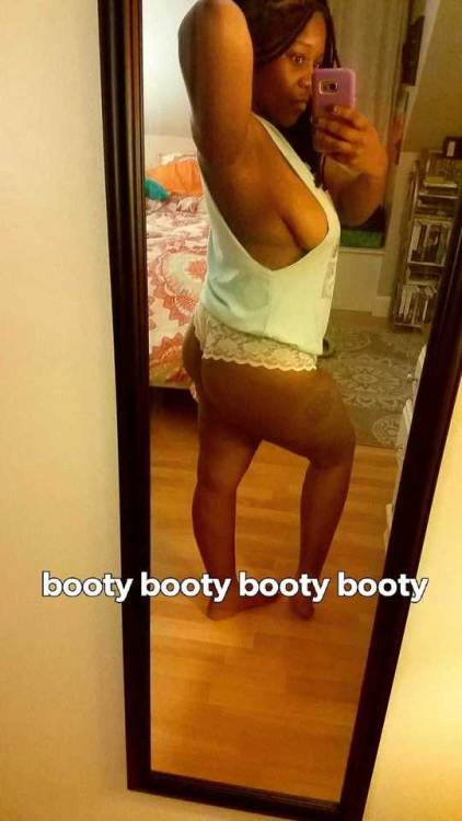 goddess–kay:  Sometimes you just want to snap a pic of the 🍑   paypal.me/yourgoddesskay