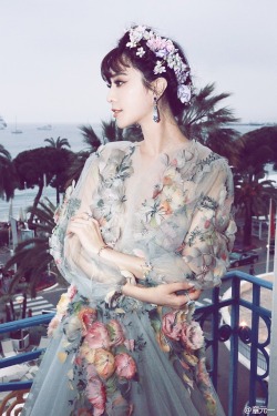 fuckyeahchinesefashion:  Fan Bingbing in Cannes 2015. 范冰冰工作室