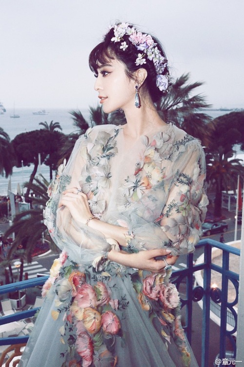 wocinsolidarity: fuckyeahchinesefashion: Fan Bingbing in Cannes 2015. 范冰冰工作室 consistently goin the f