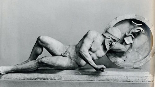 Dying warrior from east pediment of the temple of Aphaia at Aegina, ca. 490 - 480 B.C. Cermany, Muni