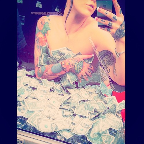 therealkimiknox:  Happy Valentines Day 💕💍💰💝💕