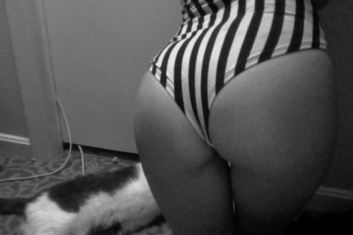 cherrybombkisses:  oh damn, you actually submitted. praise the ashlee butt. ;) 
