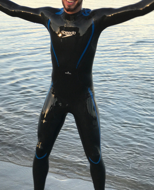 gordonthomas858: I’m too sexy for this wetsuit. Follow me for more hot guys in lycra, spandex, and o
