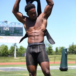 footballdreamlife:  College football player