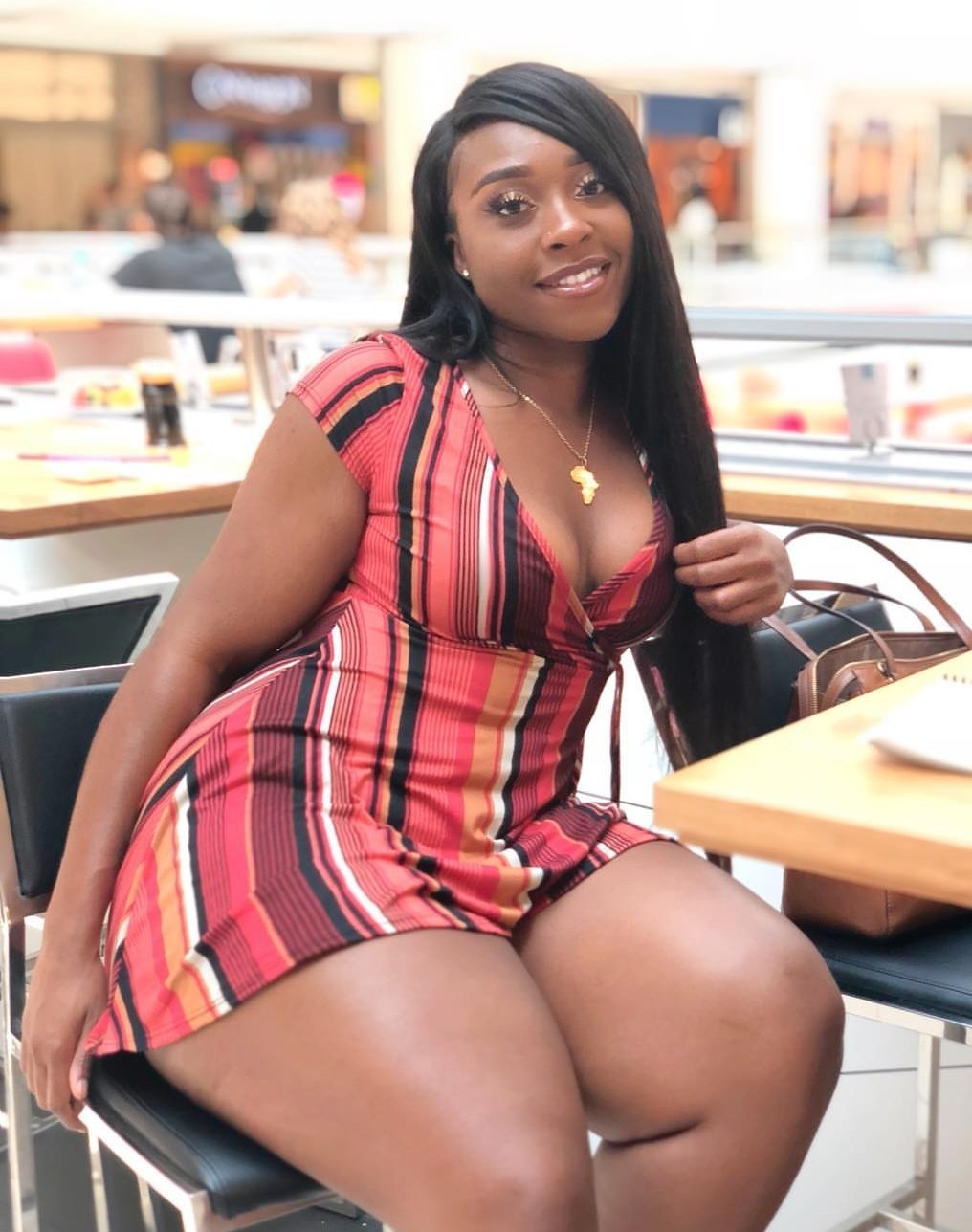 kingjazziedad:  DeliciouslySexy. Curvy. BootiDelicious. Gorgy. Ms AiyoMichelle 💜