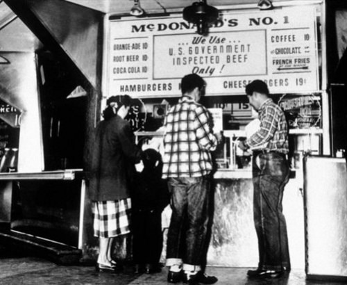 The very first McDonald’s, 1948 (via)