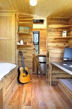 tinyhousesmallspace:  Check out this modified Tumbleweed Epu 