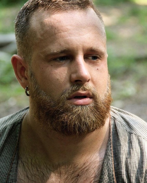 hairyarseloverinoz:  I’m liking the new beefy Ben!