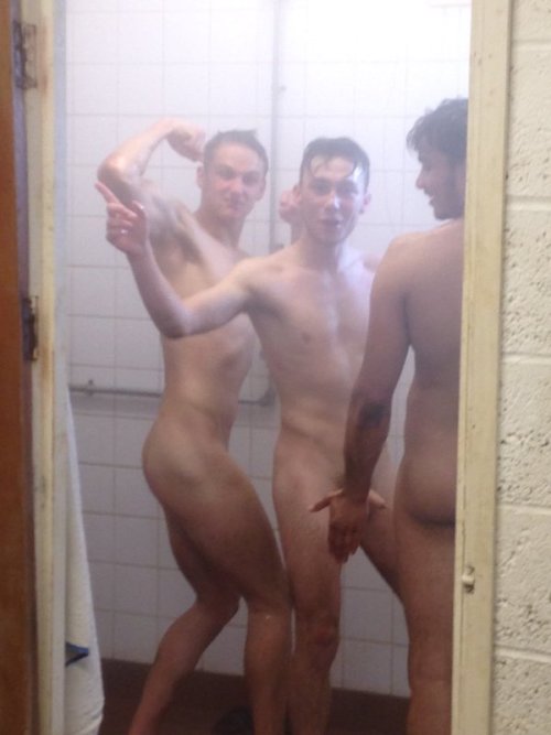 nakedblokes:  naked blokes. follow. ask. submit. archive.