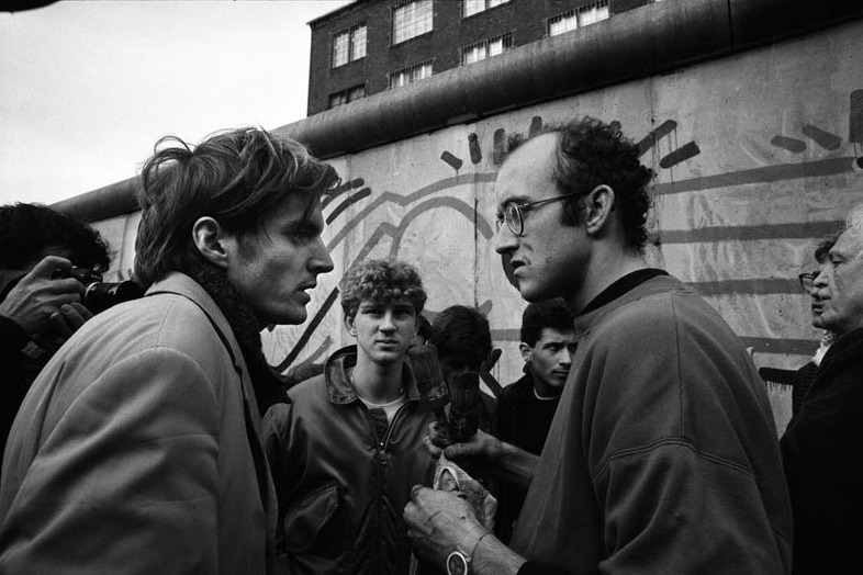 Keith Haring painting the Berlin Wall, 1986