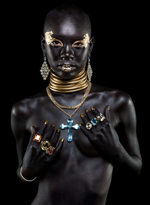 thanx4spanx:  nudiemuse:  holaafrica:  Editorial de Jóia by Guto Esteves www.holaafrica.org  Stunning.  African queen, i’d be your slave girl 