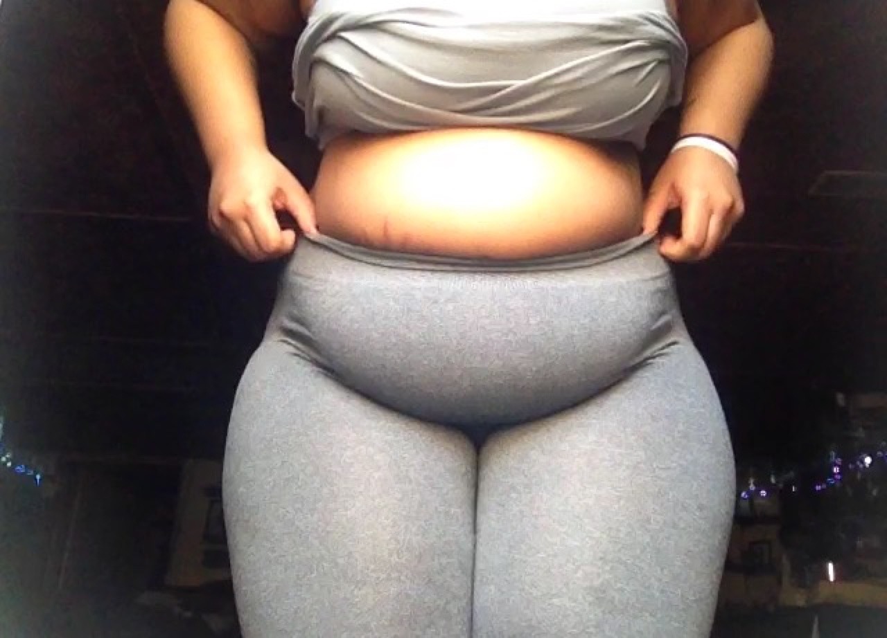 piggycara: fet-raynail:  I absolutely love how swollen and jiggly  my belly is a