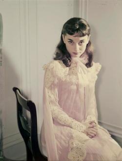theniftyfifties:  Audrey Hepburn