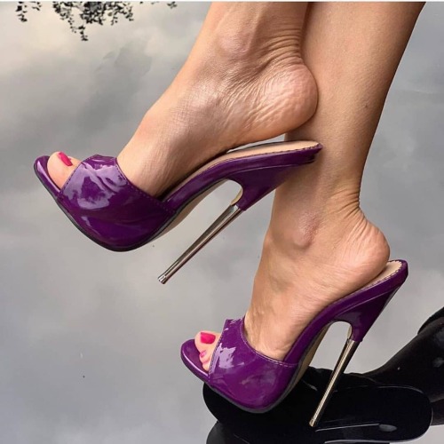 absolutfootfetish:Repost @crazyhighheellover • • • • • • #purpleheels #purpleheeler  #fashionnova #s
