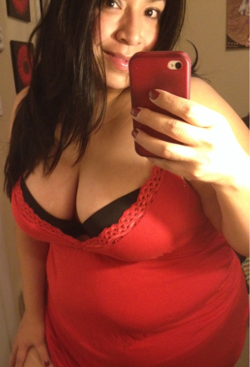 realcurveslatina2012: Lady in red *Gorgeous 