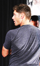 jensackles: ‘why am i so attracted to your back?’ - the photoset (x;x) 