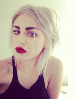 lost-in-stella:  Can we just take a moment to discuss how beautiful Frances Bean Cobain is Kurt would have been so proud