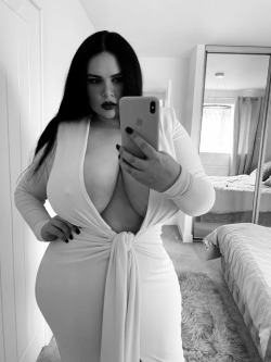 titten666:Lexy Lu Titten Voluptuous Lexy Lu Titten 666 Titten 666Is This Dress Hot Or Not  ? 😍❤️😘