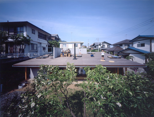 Tezuka - Roof house, Hadano 2001. Photos © Katsuhisa Kida.