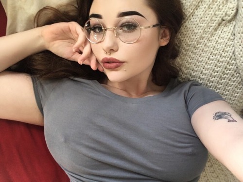 ophidiaa:  i was feeling kinda cute🐰 adult photos