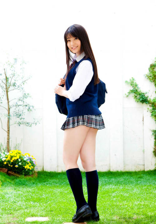 Hard-Working Schoolgirl - Ami Tomite (佐野友里子) 