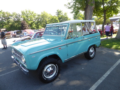 fromcruise-instoconcours:  Ford Bronco Sport in some very beachy colors.