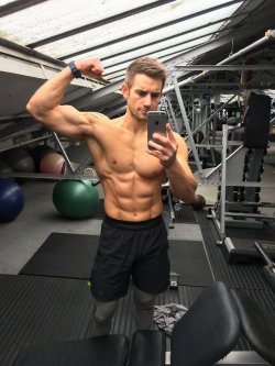 thehottestmenaround:Alex Crockfordhttps://www.instagram.com/alexcrockford/