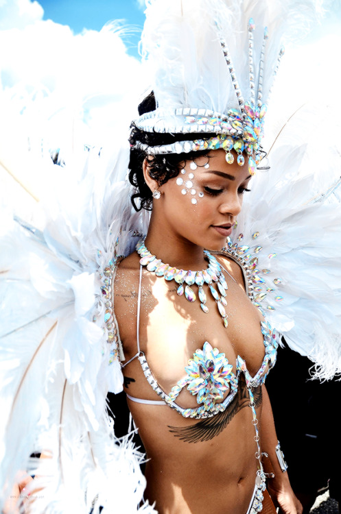 hellyeahrihannafenty: Rihanna Crop Over Looks porn pictures