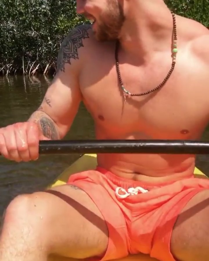 hotfamousmen:  Dustin McNeer