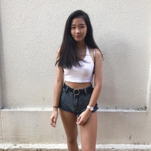 dinoola: sgsluttygirls9293: sgmiruwa: Yummm She’ll look tastier with my dick in her mouth  Fkk