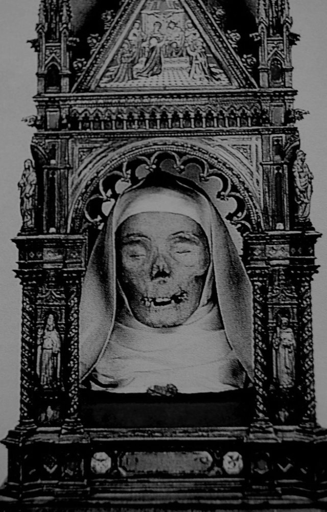 chaosophia218:  Set in an ornate reliquary in the Basilica San Domenico in Siena