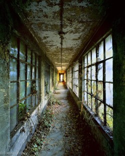 abandonedandurbex:  Forgotten hallway on Ellis Island, by Stephen