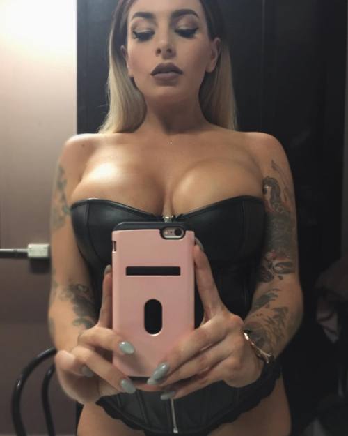 stripper-locker-room:  peggysue_winters