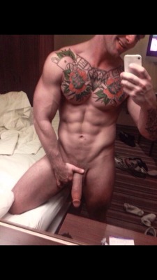 hotmalesexposed:  Check out my website at www.hotmalesexposed.com