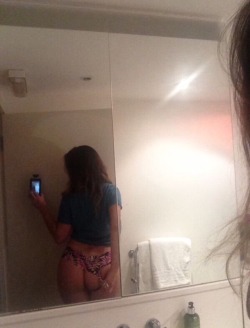 pinkynikita:  missed me? ^-^ ten new pics when i hit 10k &lt;3  Really nice baby 