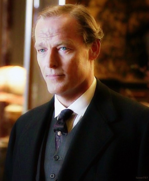 houseofthebear:myloveiainglen: favor757:“I loved you, you know. More than you knew.” Oh 