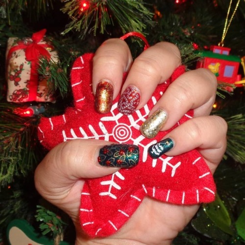 My nails are ready for X-Mas now. #Christmas #madamglamgelpolish #madamglam #linanailartsupplies #na