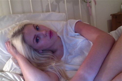 beautyofpale:  27-cents:  ♥ see more ♥  Pretty &amp; Pale
