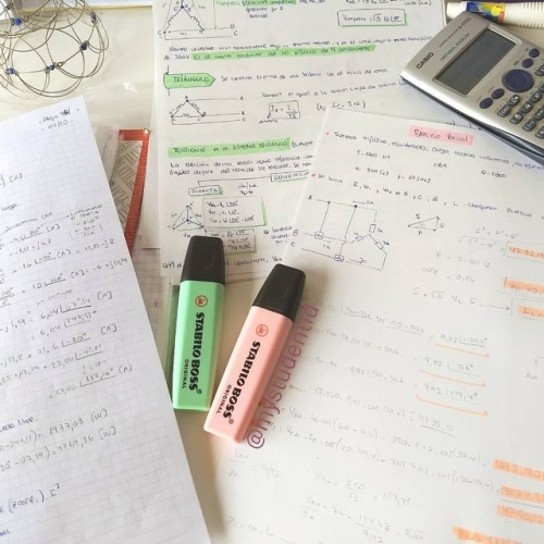 Mañana de lunes de práctico de Electrotecnia ✏️ - - Electro-technics&rsquo;s exerc